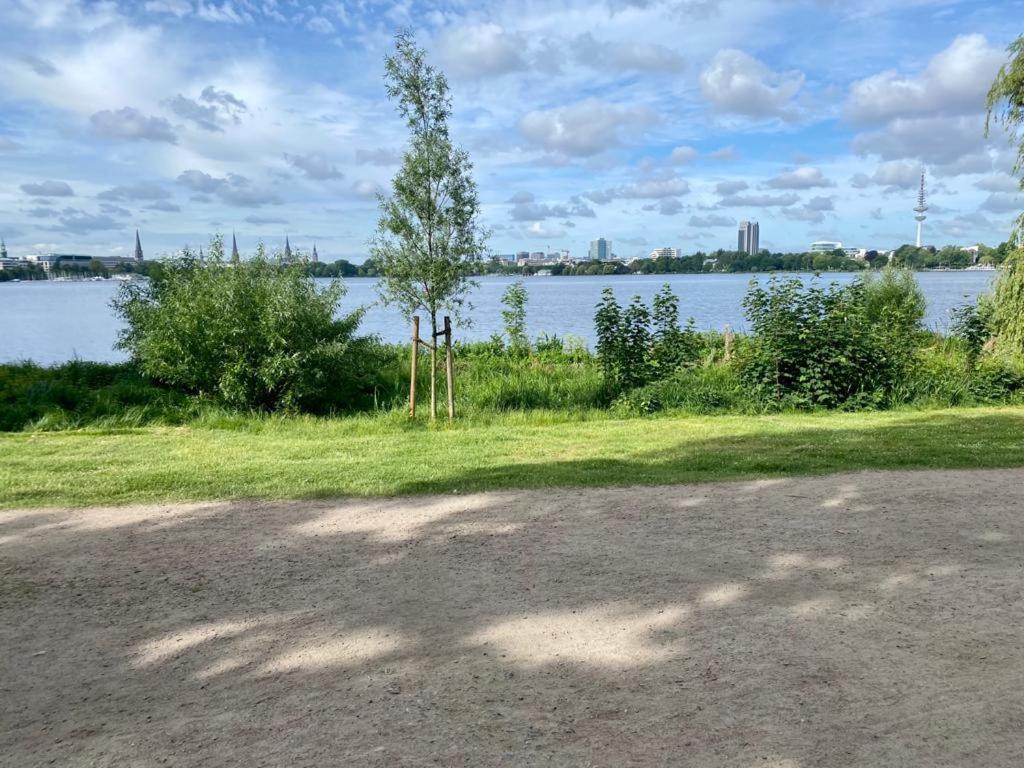 Alster Hamburg - Saniertes Und Mobliertes Apartment Mit Bad Und Kuche Eksteriør billede
